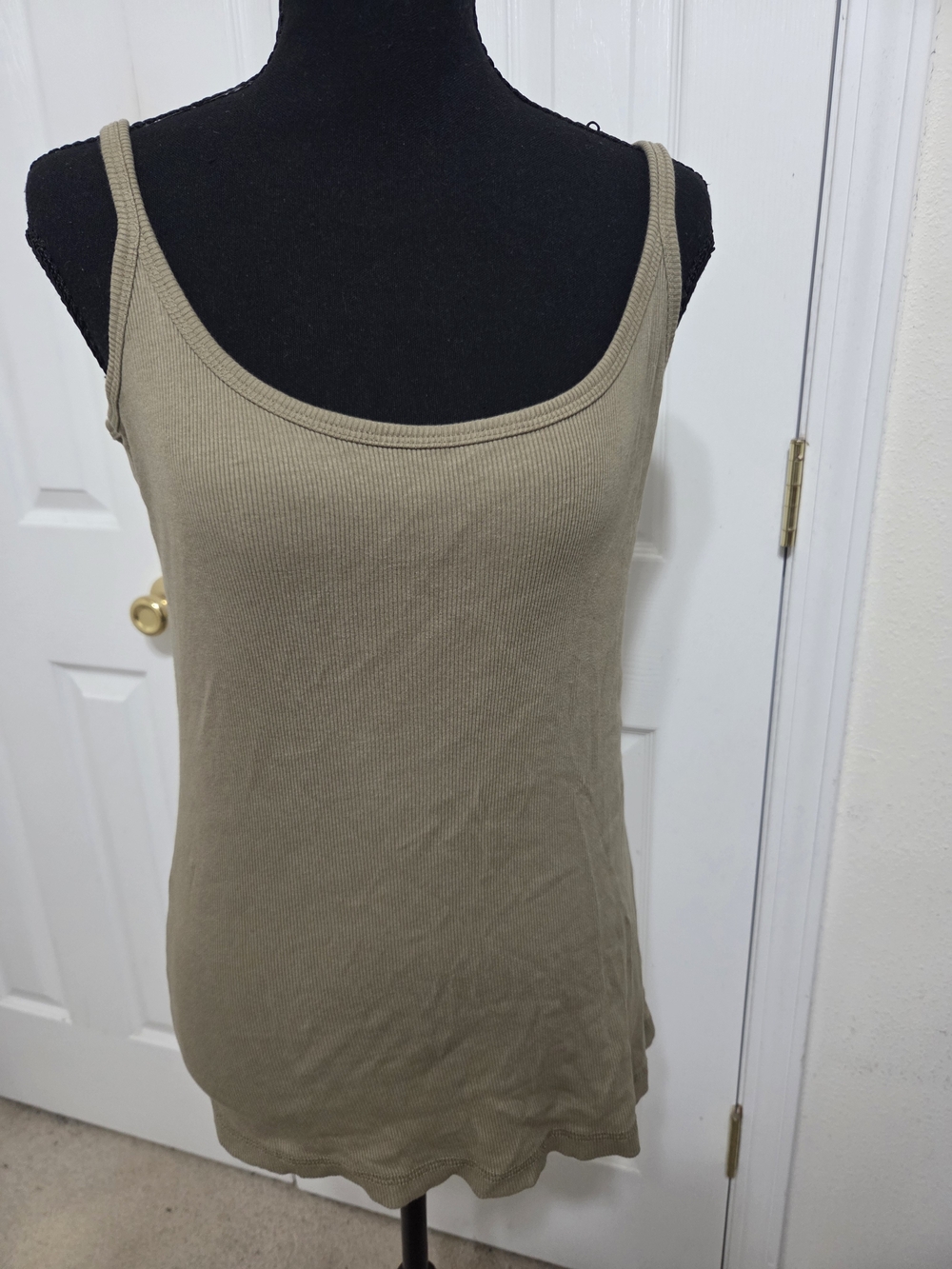 Everyday Scoop Neck Ribbed Tank Top - Olive